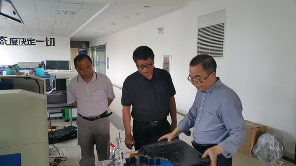 省侨联主席谭作刚调研AG百家乐光电