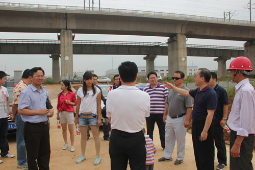 湖北欧美同学会理事参观AG百家乐光电工业园工地