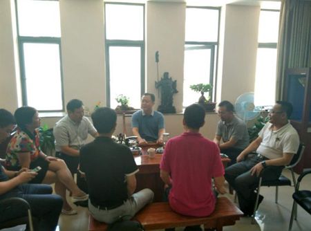 嘉兴湖北商会执行会长王洪成到访AG百家乐光电