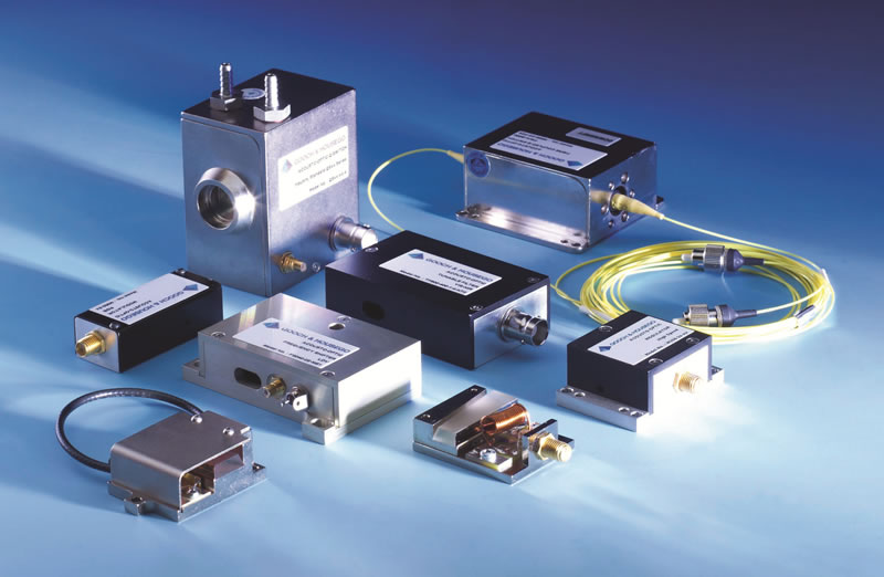 声光器件与电光器件：声光调制器、声光偏转器、声光滤波器、声光移频器、Q开关与Q驱动等