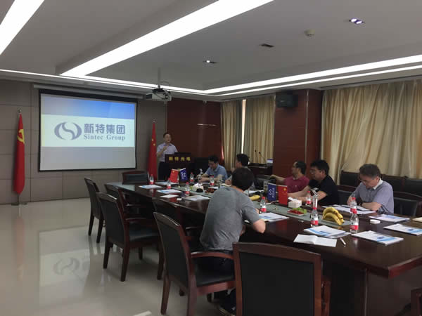 武汉市政协谭仁杰副主席一行莅临AG百家乐光电考察